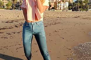 Wet shoot on a public beach with Crazy Model. Risky outdoor masturbation. Foot fetish. Pee in jeans.